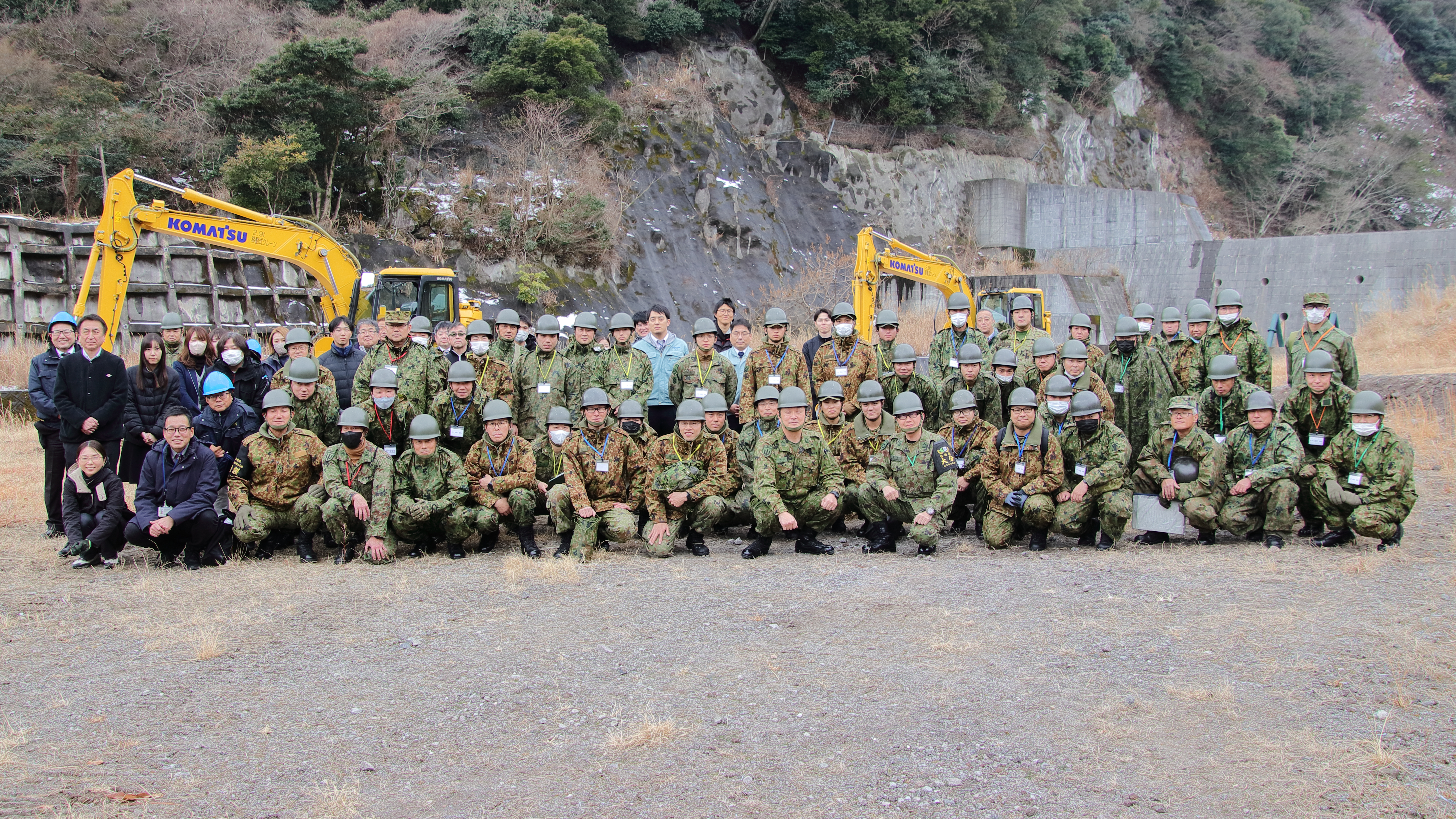 県建設業協会が退職自衛官向けに事業説明と体験試乗会