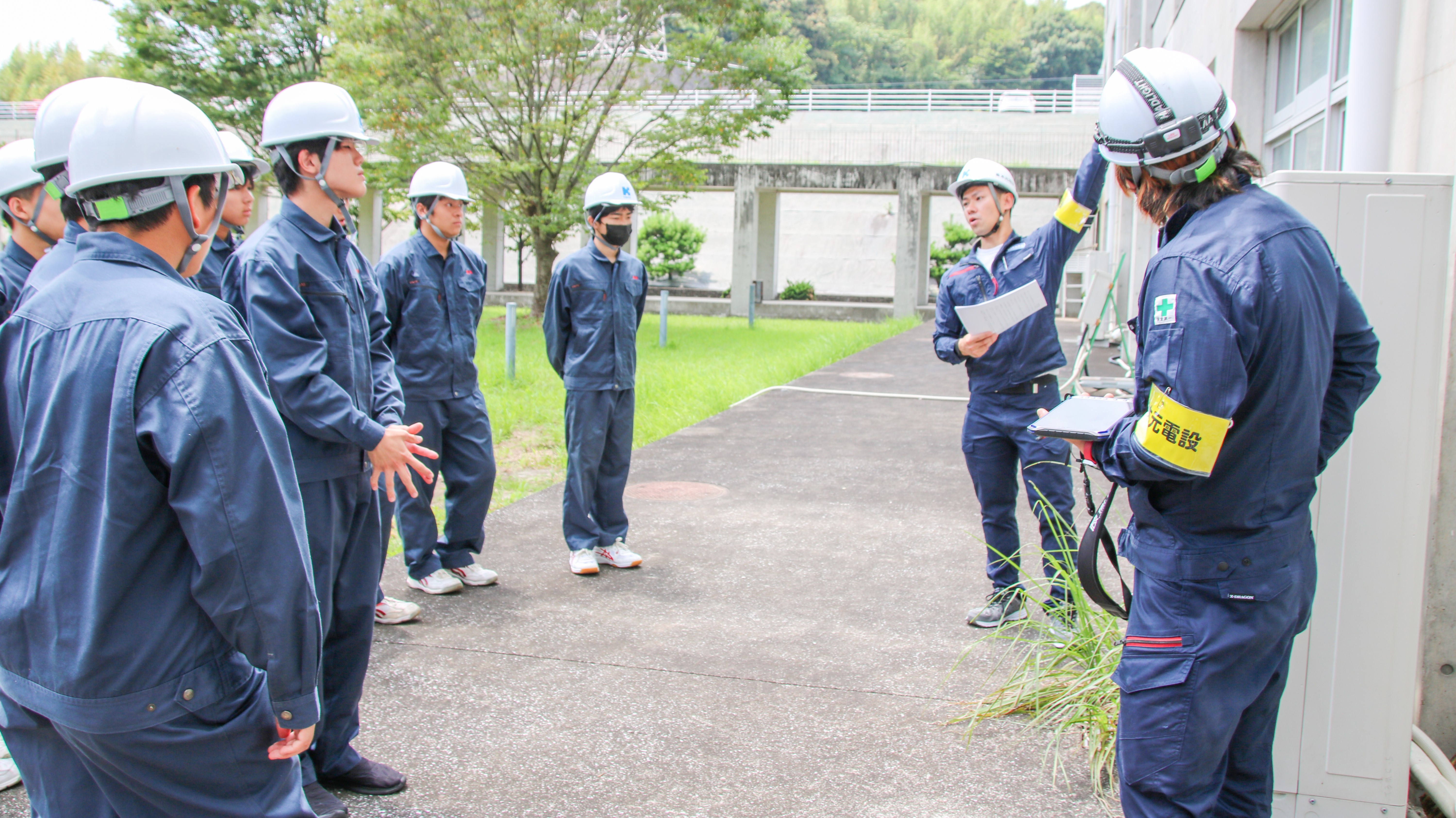 木元電設が日出総合高校で現場見学会